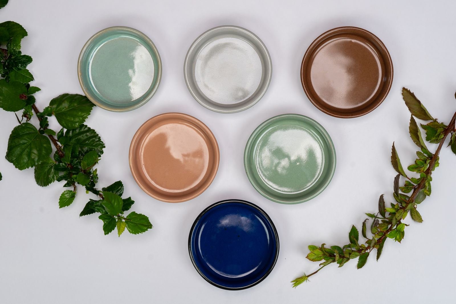Solid glazed plates in many colours